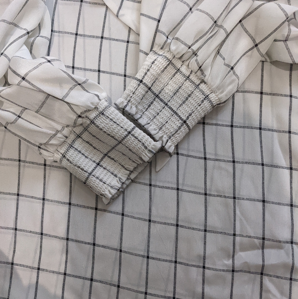 BNWT ALICE + OLIVIA  Mallie Tie Neck Blouse - Picture 14 of 15